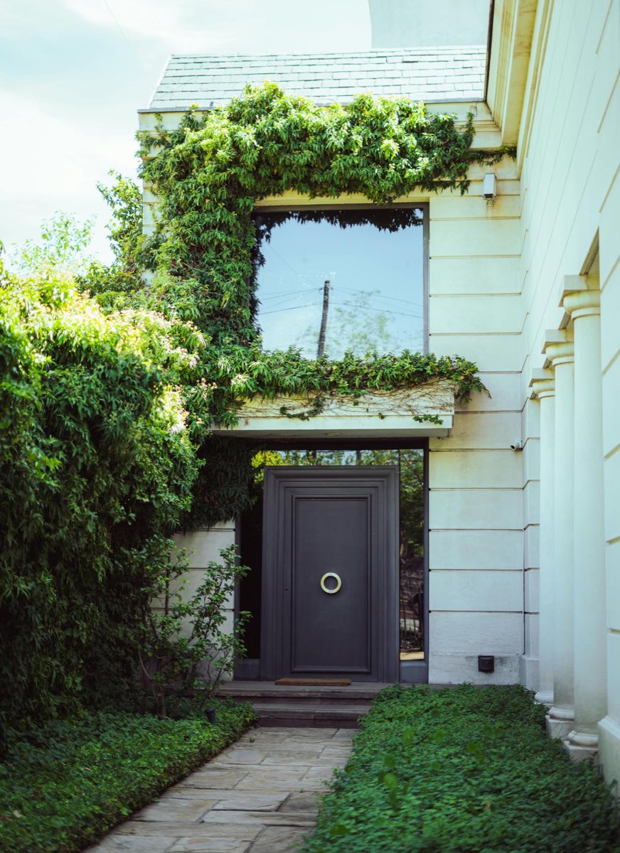 Modern entrance with greenery